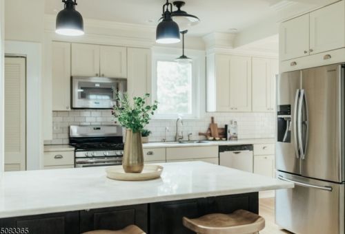 122 Midland Blvd, Maplewood NJ 07040-1809 exterior