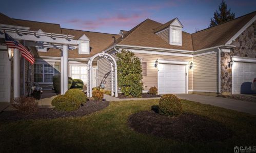 4 Sparrow Dr, Trenton, NJ 08690-2462