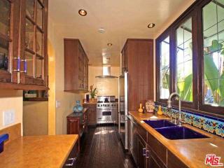 8948 Rosewood Ave, Los Angeles CA  90048-2410 exterior