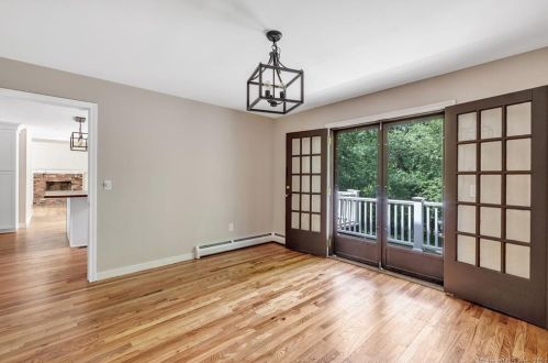 8 Captains Watch, Huntington CT  06484-5914 exterior