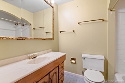 6765 County Line Ln, Willowbrook IL  60527-5726 exterior