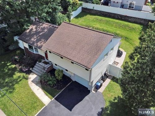 38 Pyle St, Oradell, NJ 07649-2555