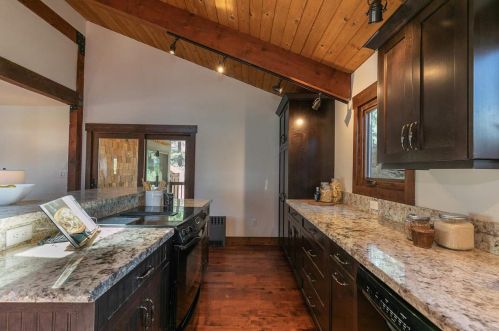 12116 Highland Ave, Truckee CA  96161-1719 exterior