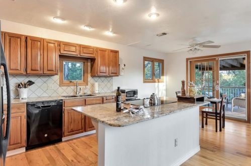 7037 Comanche Trl, Austin TX  78732-1006 exterior