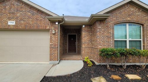 1704 Capulin Rd, Fort Worth, TX 76131-1299