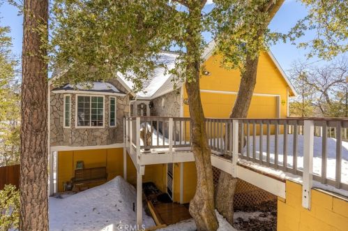 1082 Grass Valley Rd, Lake Arrowhead, CA