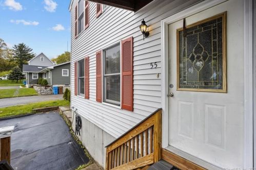55 West St, Huntington CT  06484-2217 exterior