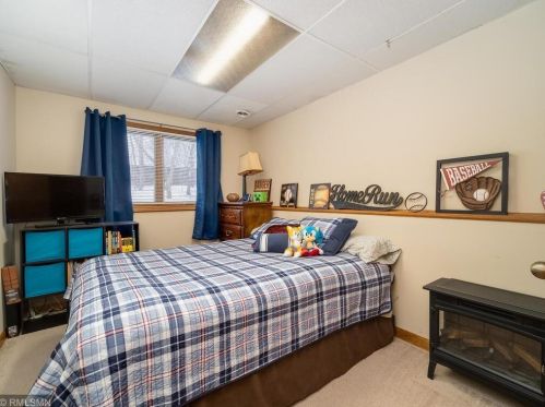 1889 Edgerton St, Saint Paul MN  55117-2447 exterior