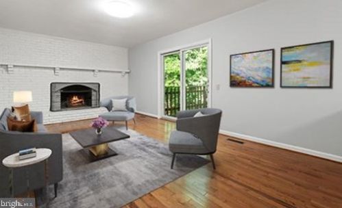 5835 Oakland Park Dr, Springfield VA  22015-2438 exterior