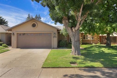 1521 Zinfandel Dr, Lodi, CA 95242-4563