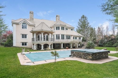 54 Fox Run Rd, Norwalk CT  06850-2321 exterior