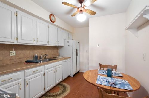 38 Valleybrook Dr, Lancaster PA  17601-4617 exterior