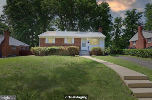 7423 Marc Dr, Falls Church, VA 22042-3644