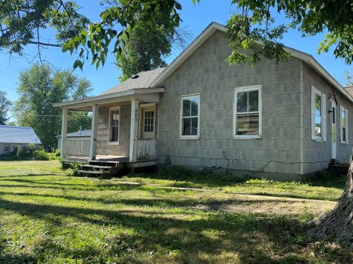403 Pine St, Varna, IL 61375-8941