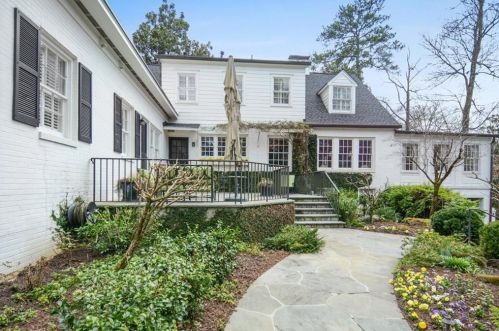 525 Mnr Rdg Dr, Atlanta GA  30305-3512 exterior