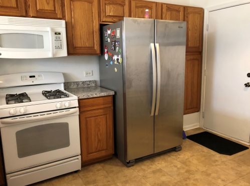 7389 Grandview Ct, Carpentersville, IL 60110-3400