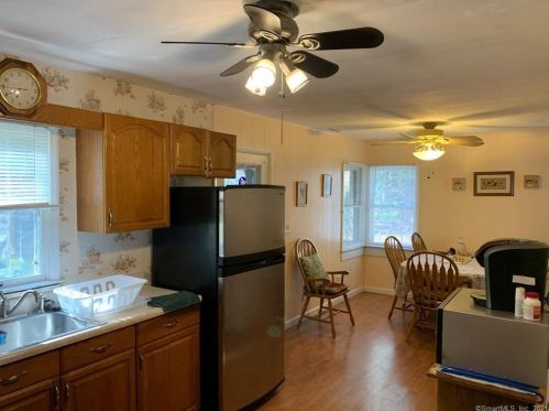 138 Edwards Rd, Cheshire, CT 06410-2703