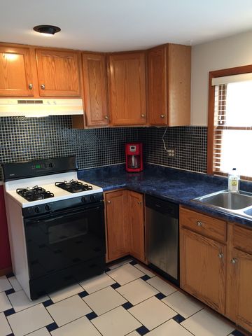 630 Calhoun St, Bull Valley, IL 60098-4261
