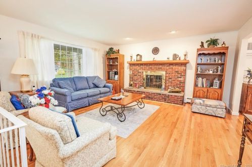 75 Brownson Dr, Huntington CT  06484-2735 exterior