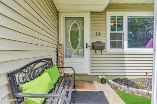 13 Glen Ave, Old Bridge, NJ 08857-2115
