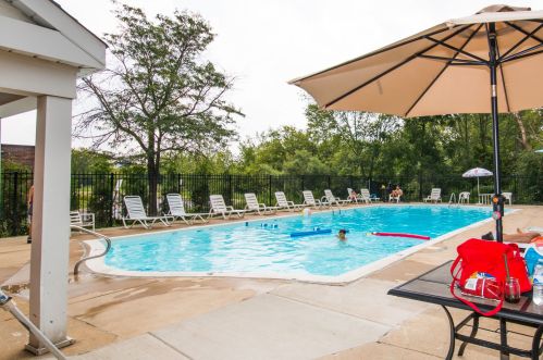 5400 Carriageway Dr, Rolling Meadows IL  60008-3991 exterior