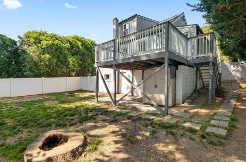 160 River Rd, Huntington CT  06484-4444 exterior