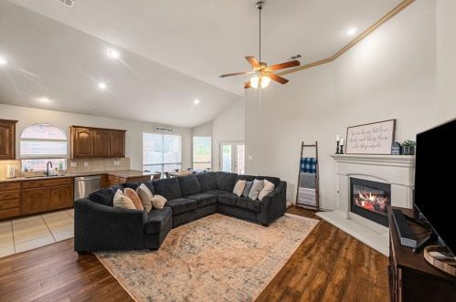 6108 Kristen Dr, Fort Worth TX  76131-1281 exterior