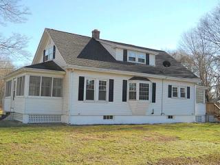 8 Egypt St, Hopkinton, RI 02804-2012