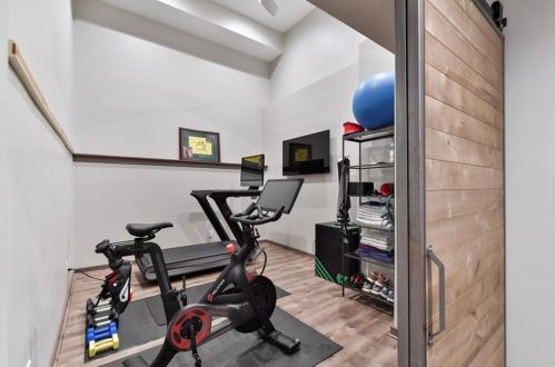 800 Lake Summit Dr, Atlanta GA  30342-1975 exterior