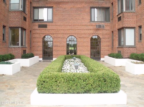 40 Elm St, Greenwich CT  06830-6415 exterior