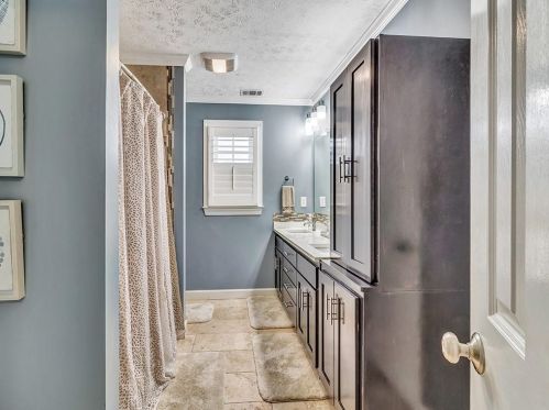 3217 Henderson Walk, Atlanta GA  30340-4327 exterior