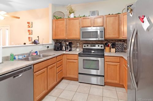 18781 Water Dr, Aurora, CO 80013-6519