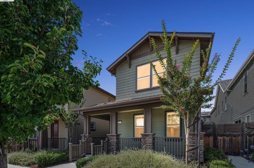 390 C St, Hayward, CA 94541