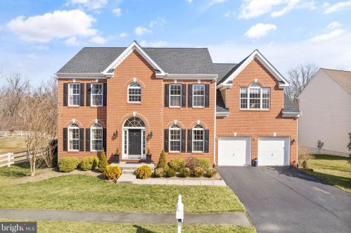 17214 Greenwood Dr, Round Hill, VA 20141-4423
