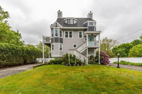 15 Dundas Ave, Warwick, RI 02889-4103