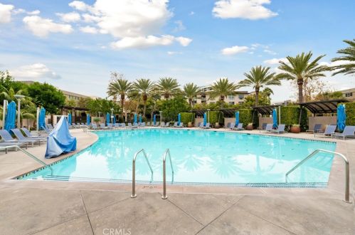 543 Rockefeller, Irvine CA  92612-7175 exterior