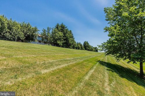 673 Royal Vw Dr, Lancaster PA  17601-2873 exterior