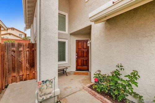 1254 Capistrano Ln, Vista, CA 92081-6327
