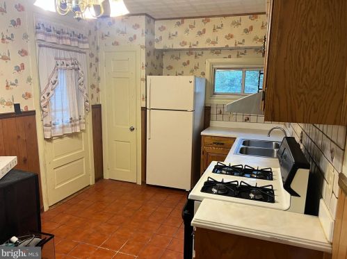 239 Pine St, Lancaster PA  17603-3434 exterior