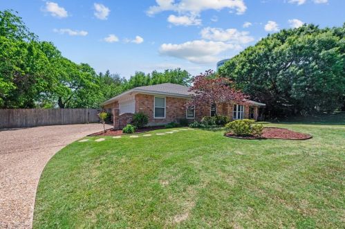 13 Windward Rd, Fort Worth, TX 76132-1020