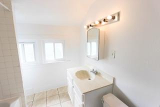 674 Lorain St, Toledo OH  43609-3130 exterior