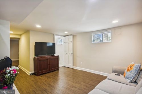 10130 Brookmoor Dr, Silver Spring MD 20901-2712 exterior