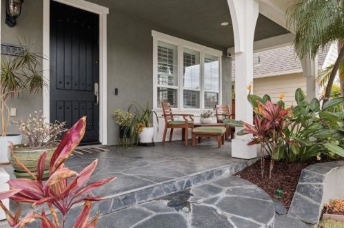6982 Waters End Dr, Carlsbad, CA 92011-3252