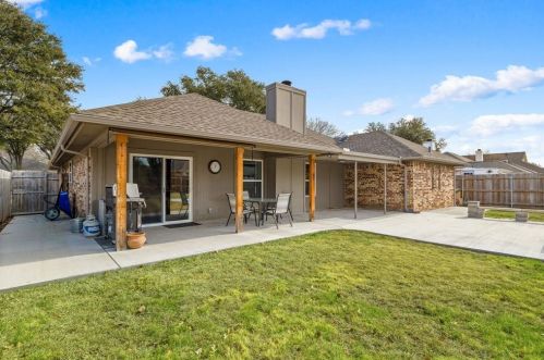 6833 Megan Ln, Fort Worth TX  76182-4442 exterior