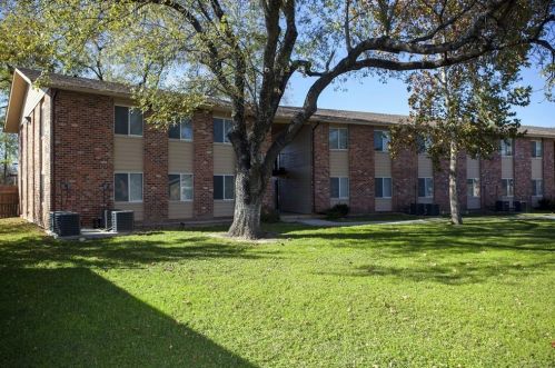 1215 Castroville Rd, San Antonio TX  78237-2985 exterior