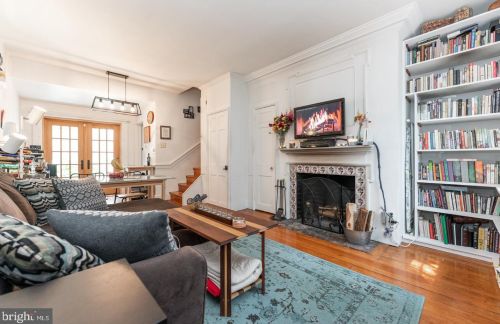 328 3rd St, Philadelphia, PA 19106-0011