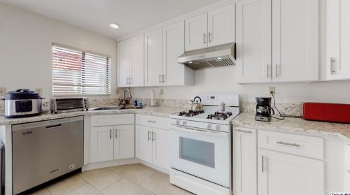 625 California Ave, Glendale CA  91203-1573 exterior