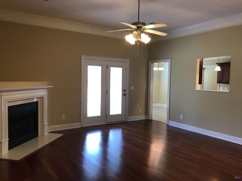 105 Old Carriage Ln, Bonaire, GA 31005-4822