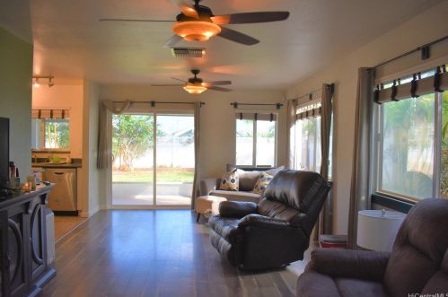 87-1040 Konini St, Nanakuli, HI 96792-5408