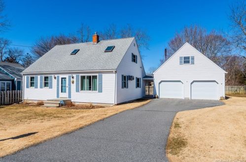 61 Indianola Rd, Niantic, CT 06357-3345